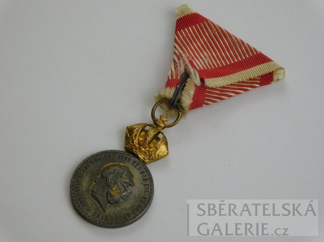 Náhradní vyznamenání SIGNUM LAUDIS - Franz Joseph I. - pozlacená korunka