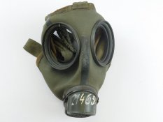 Plynová maska v nálezovým stavu